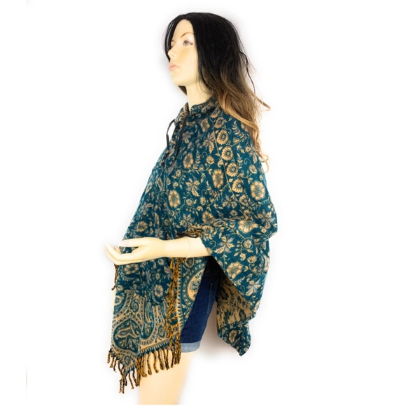 Hooded Wool Poncho - Picture 3 of 8